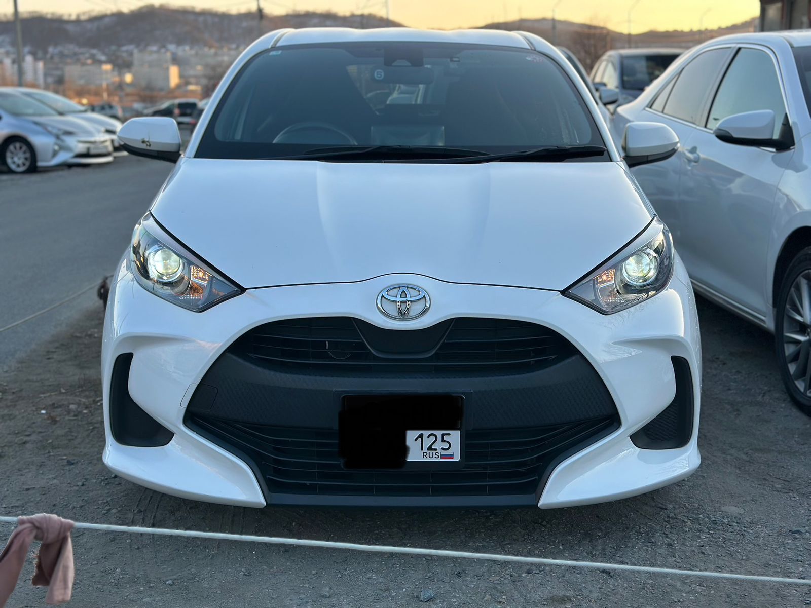 TOYOTA Yaris 2021 год