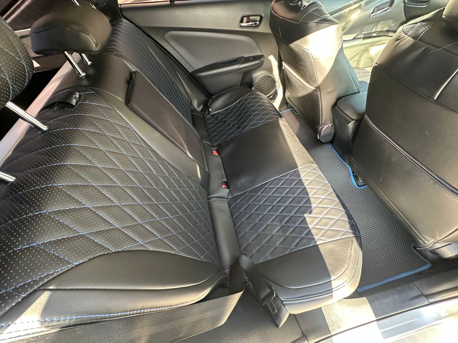 TOYOTA Prius 50 2017 год