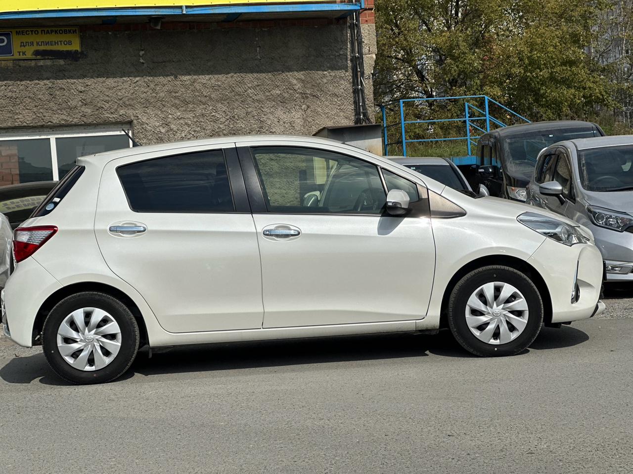 TOYOTA Vitz